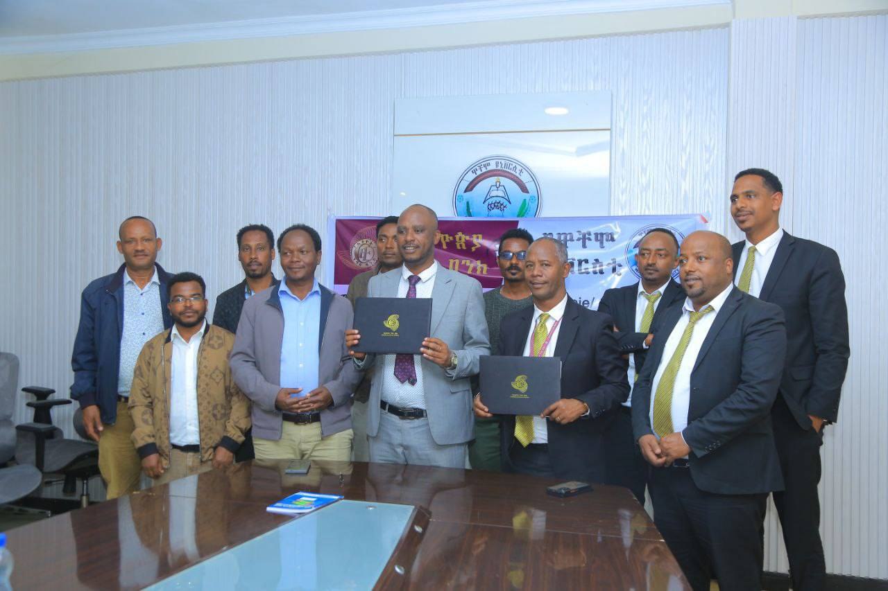 በኢትዮጵያ ንግድ ባንክ እና በዋቸሞ ዩኒቨርሲቲ መካከል ሠራተኞችን የሲቢኢ በእጄ (CBE Beje) የብድርና ቁጠባ አገልግሎት ተጠቃሚ የሚያደርግ ስምምነት ተደረገ። 